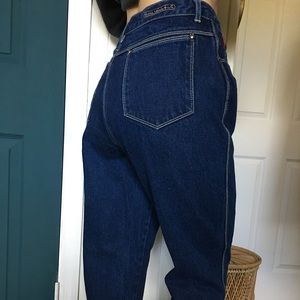 Gloria Vanderbilt fits like a 6